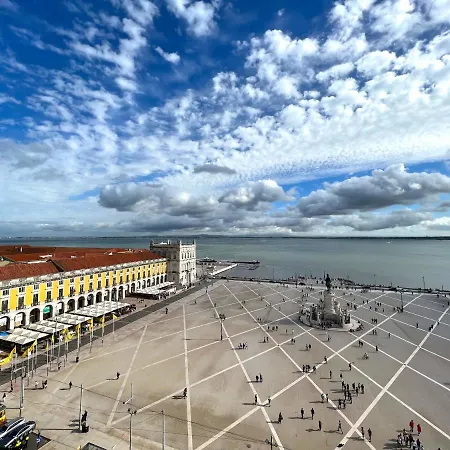 Πανσιόν Cozy With Shared Bathroom On Rua Augusta