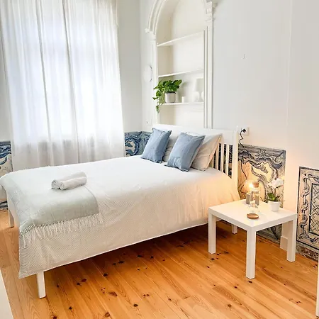 Cozy With Shared Bathroom On Rua Augusta Πανσιόν *