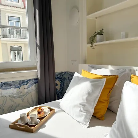 Cozy With Shared Bathroom On Rua Augusta Guest house