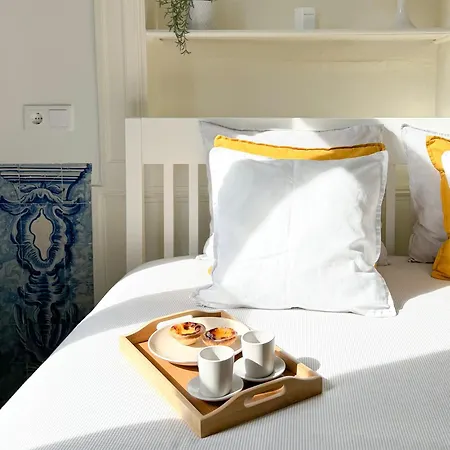 Cozy With Shared Bathroom On Rua Augusta *